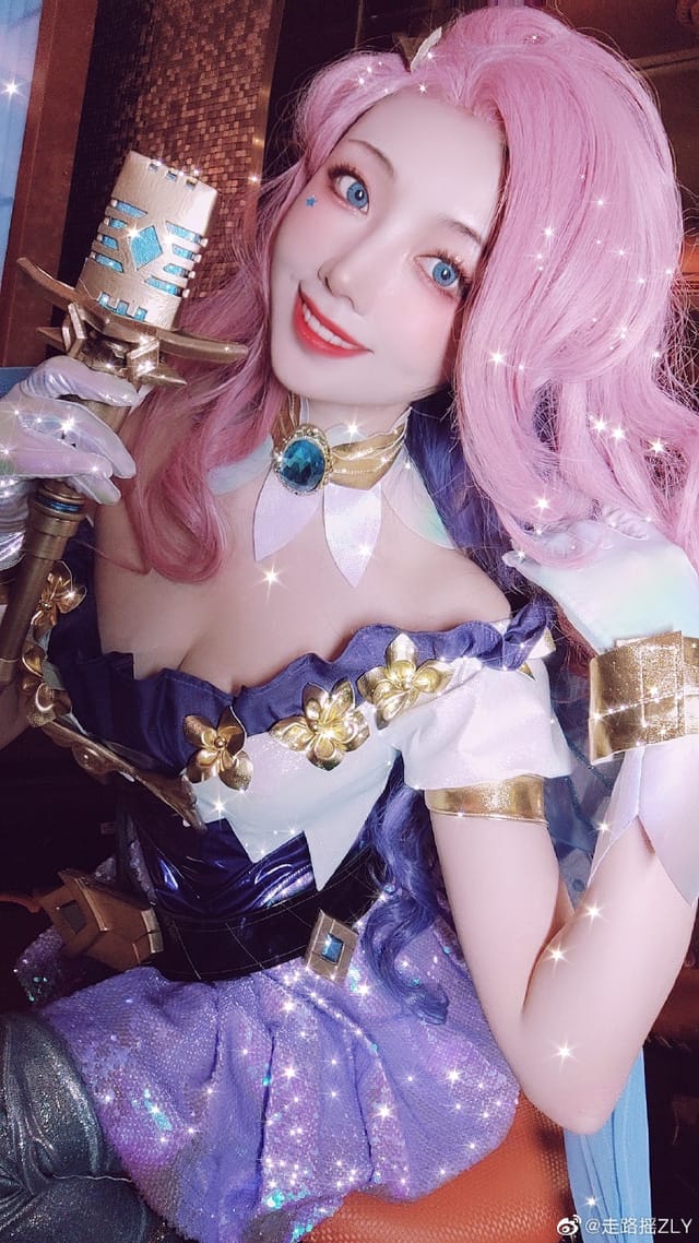 走路摇ZLY《英雄联盟》萨勒芬妮COS,古风COS首次挑战性感偶像造型