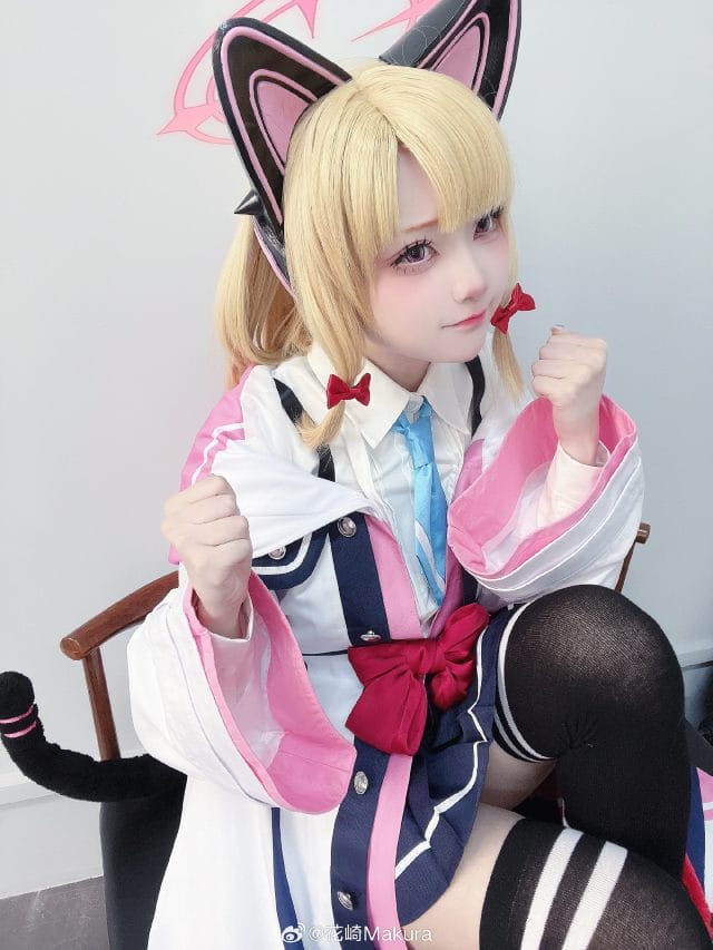 花崎Makura COS才羽桃井,猫耳JK制服还原《蔚蓝档案》粉嫩电竞少女