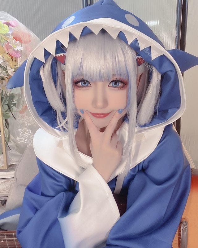 Yuta.Z双版本噶呜·古拉COS：甜美日常与深海冷艳的鲨鱼少女对比