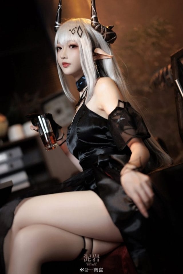 南宫还原《明日方舟》泥岩，从重甲压迫感到卸甲后的惊艳全都到位