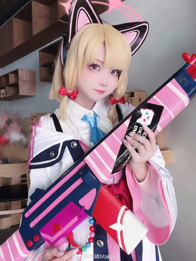 花崎Makura COS才羽桃井,猫耳JK制服还原《蔚蓝档案》粉嫩电竞少女