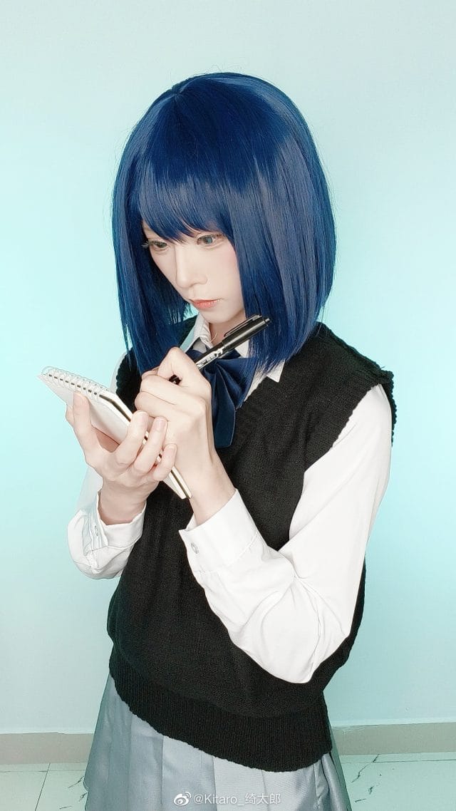 Kitaro_绮太郎cos《我推的孩子》黑川茜:紫发校园装还原LALALAI之星,笑容与侧颜双重气质