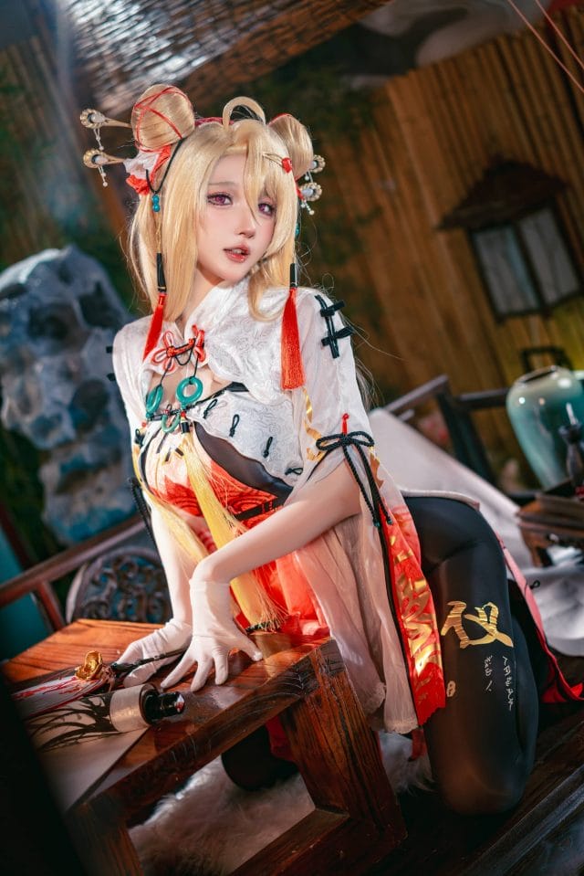 阿包也是兔娘《交错战线》咎瓦尤斯COS:战装还原度高,英气反差感明显