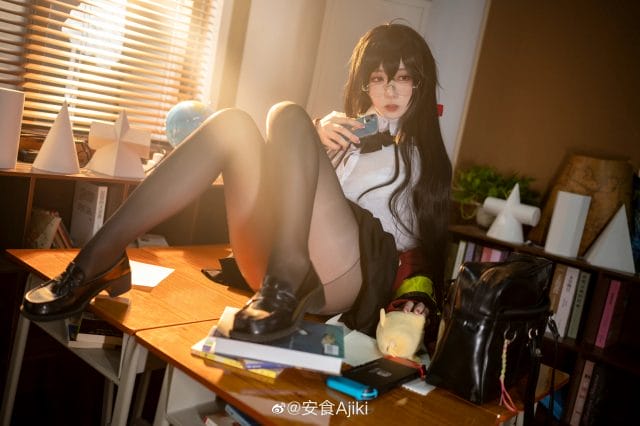 安食Ajiki碧蓝航线大凤JK校服版写真，放学后的甜系校园图赏