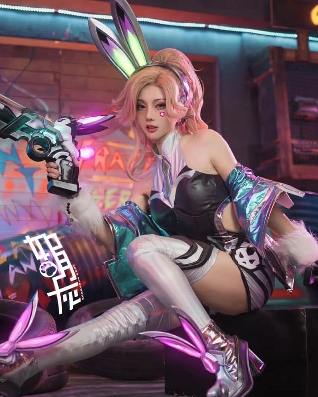 如月灰cos《英雄联盟》厄运小姐图集,兔指挥官皮肤改良版造型