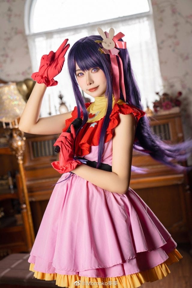 Momoko葵葵COS《我推的孩子》星野爱：紫色星瞳美瞳还原偶像妆容，粉色舞台装配挑染长发