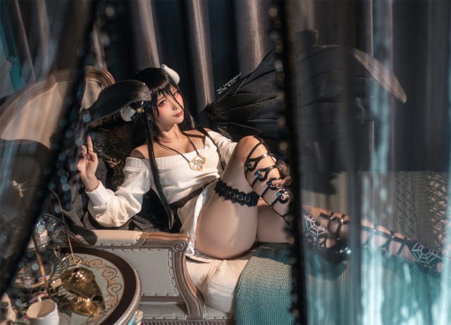 蠢沫沫cos雅儿贝德：《不死者之王》魔女黑发黄瞳造型图集