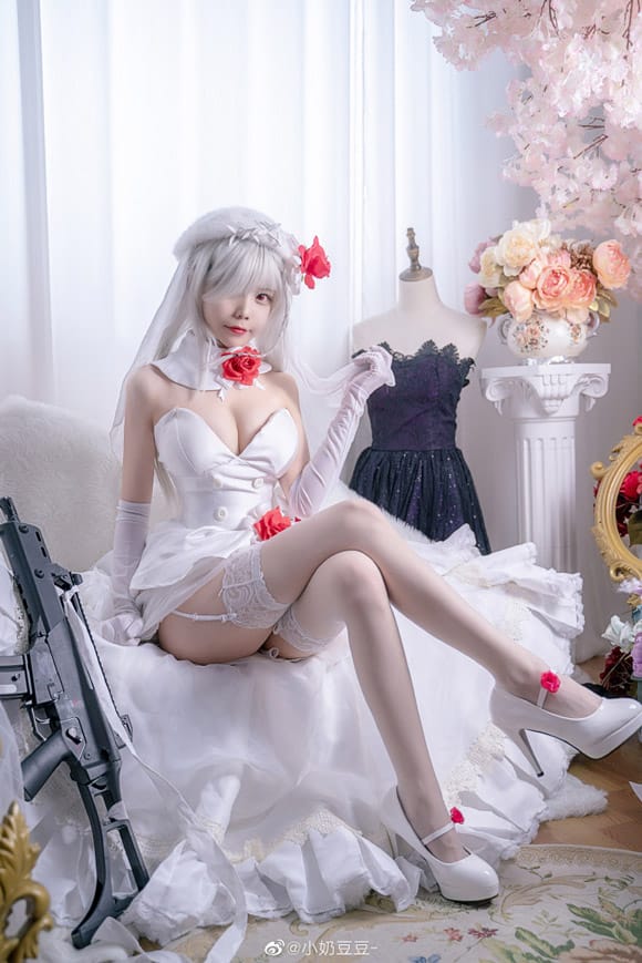 小奶豆豆COS少女前线G36C白色情人节皮肤，白裙红花温柔还原「迈出步伐的你」