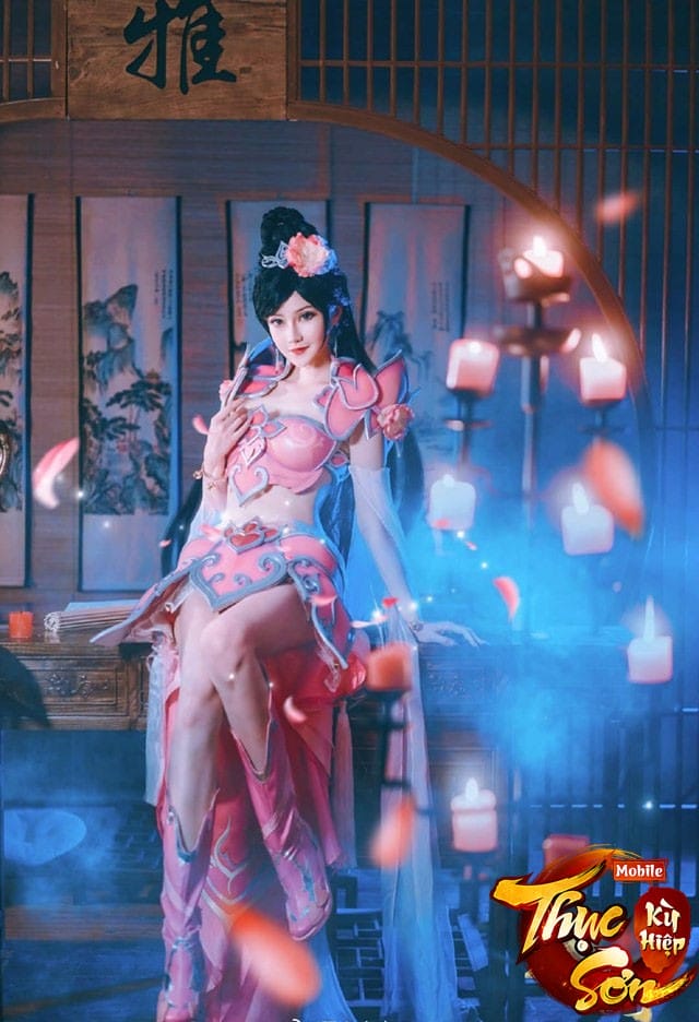 露兒大魔王《蜀山奇侠》唐门COS，性感造型还原游戏大师姐