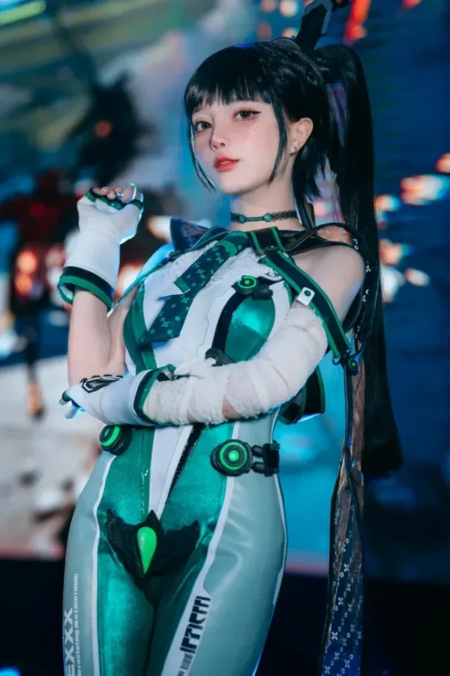 LeJosette 官方伊芙 cosplay 写真曝光，黑发绿瞳还原《剑星》主角气质