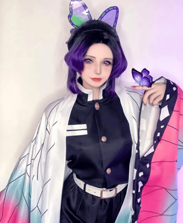 alexy_sky_ 鬼灭之刃蝴蝶忍COS写真:暖光下的甜系虫柱诠释