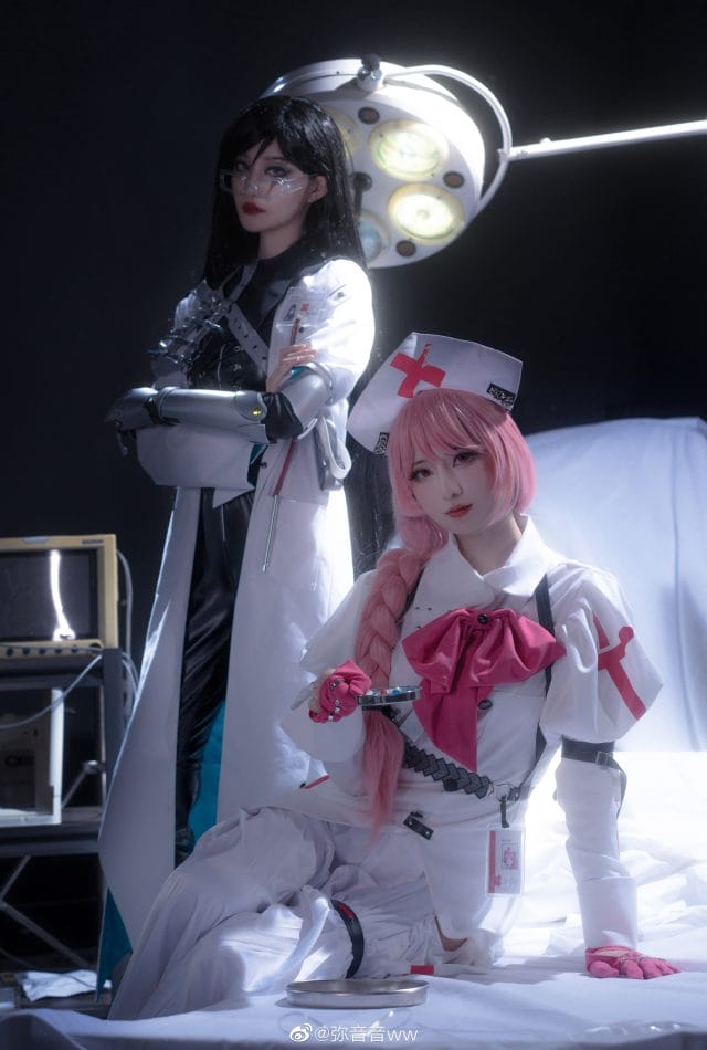 弥音音ww COS《无期迷途》安妮护士造型,粉色麻花辫闯入手术室