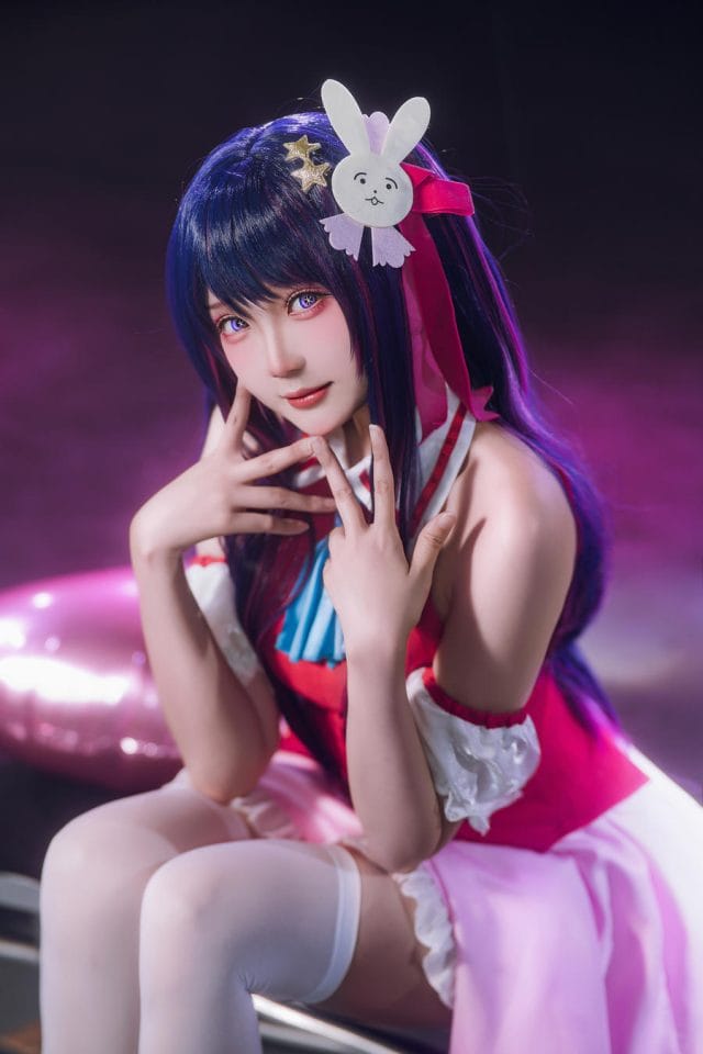 瓜希酱《我推的孩子》星野爱COS写真:星眸妆容与舞台演出服的甜系还原