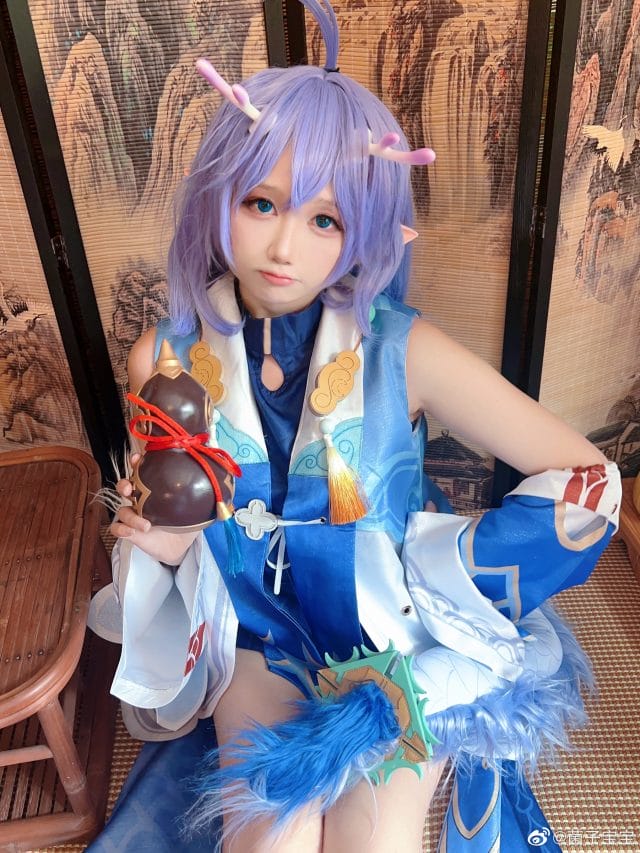 菌子宝宝COS星穹铁道白露:龙角紫发药葫芦精准还原,元气动态诠释丹鼎司龙女名医