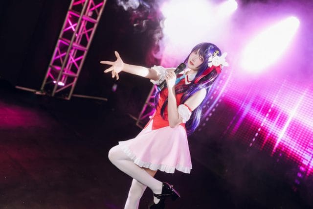瓜希酱《我推的孩子》星野爱COS写真:星眸妆容与舞台演出服的甜系还原