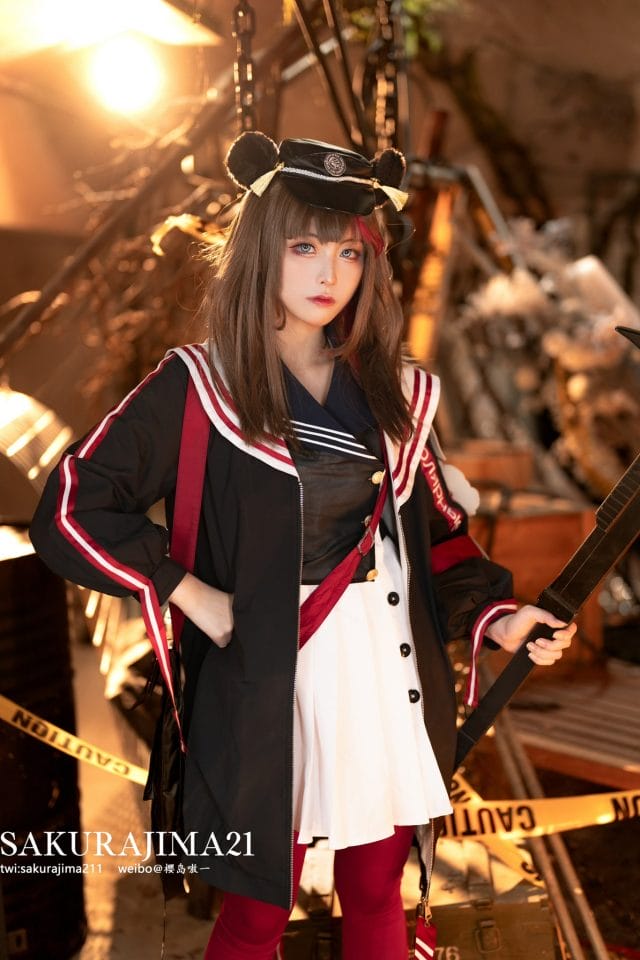 樱岛嗷一《明日方舟》凛冬COS，JK制服配战术装备还原先锋干员