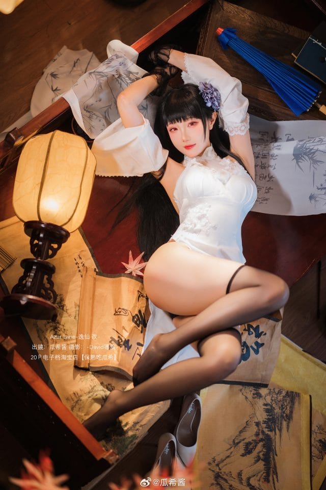 瓜希酱碧蓝航线逸仙COS写真:白旗袍古典书房还原东煌舰娘的清冷韵味