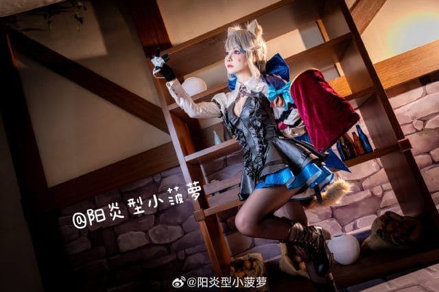 阳炎型小菠萝COS原神琳妮特：紫瞳猫耳搭配暗调侧光，还原魔术助手的疏离冷感气质