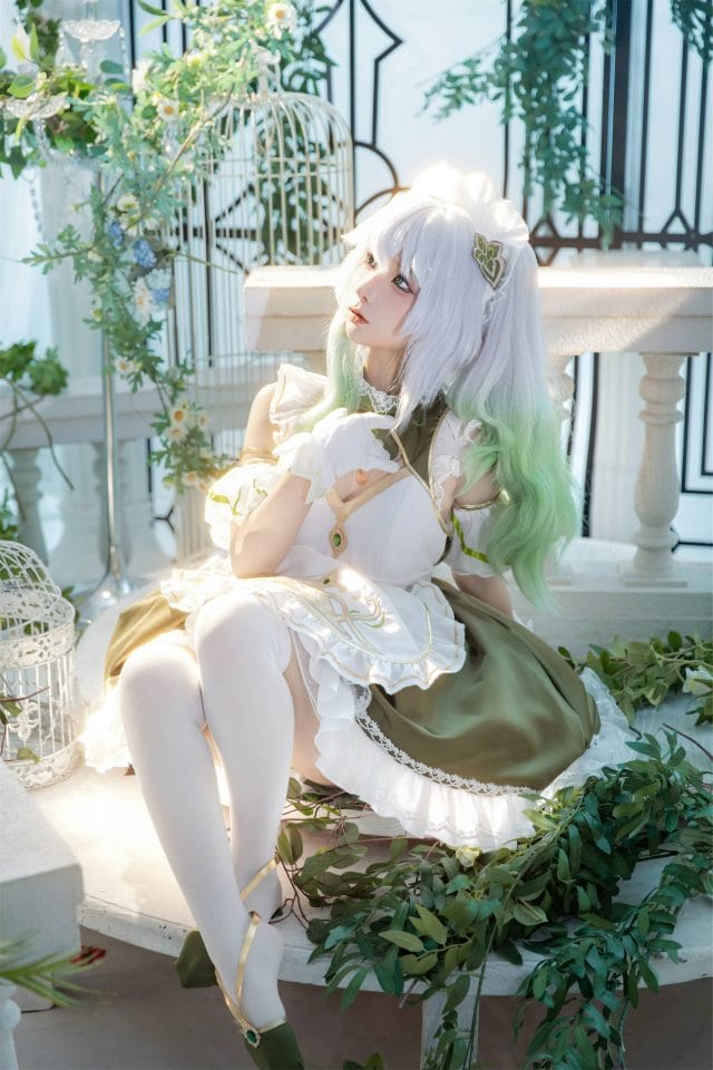 蠢沫沫《原神》纳西妲COS：古典花园场景下的草之精灵写真