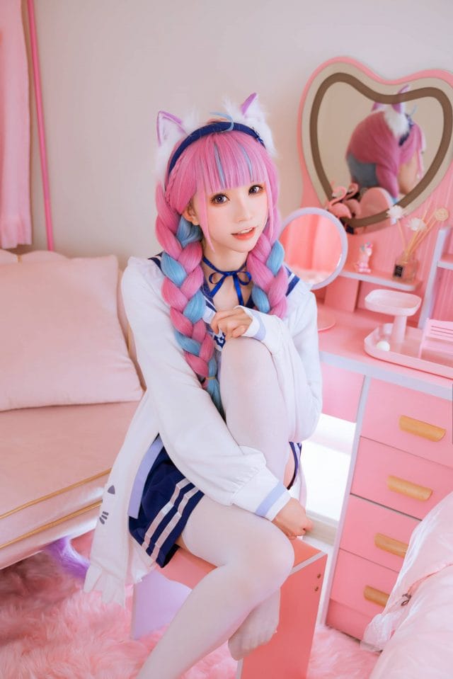 绮太郎_Kitaro凑阿库娅COS写真:粉紫发色搭配全粉房间的甜系偶像日常