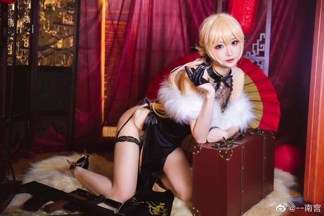 南宫《少女前线》OTs-14旗袍版COS:黑底金纹造型还原枪娘气质