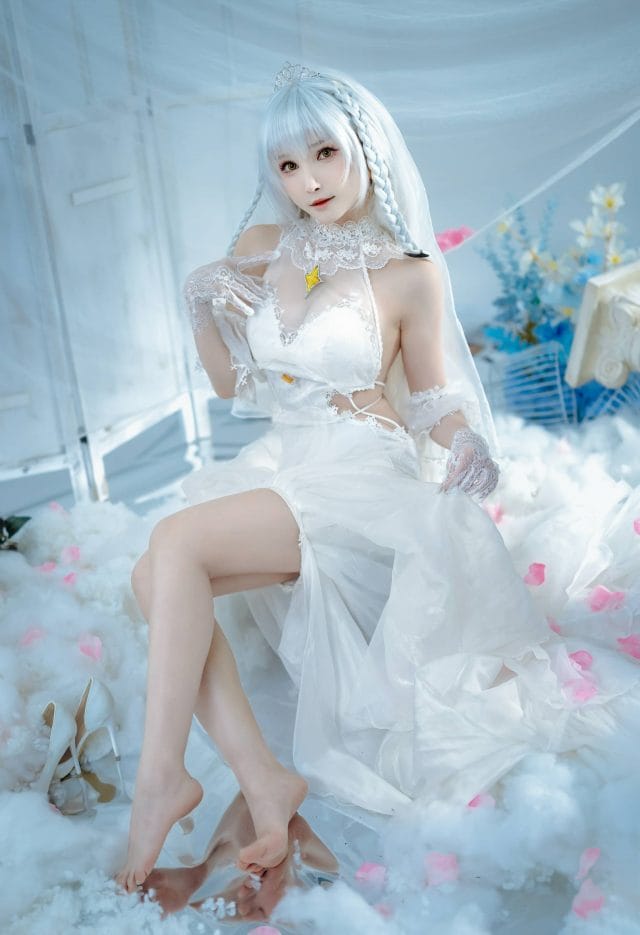 超级小禾儿花园誓约婚纱COS图集:自然光花海里的婚纱造型