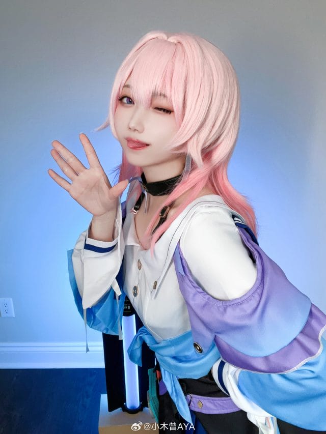 小木曾AYA三月七COS写真：粉蓝造型还原崩坏星穹铁道冰系少女的灵动瞬间