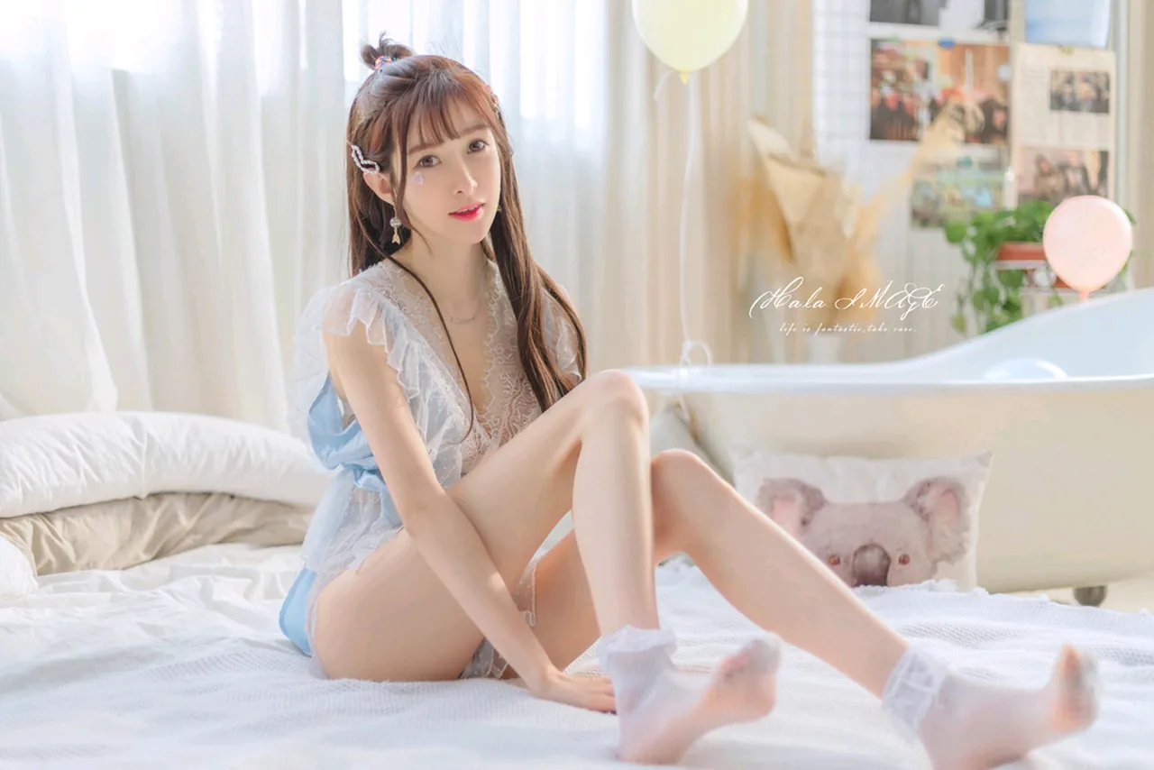 王羽杉蕾丝连体比基尼
