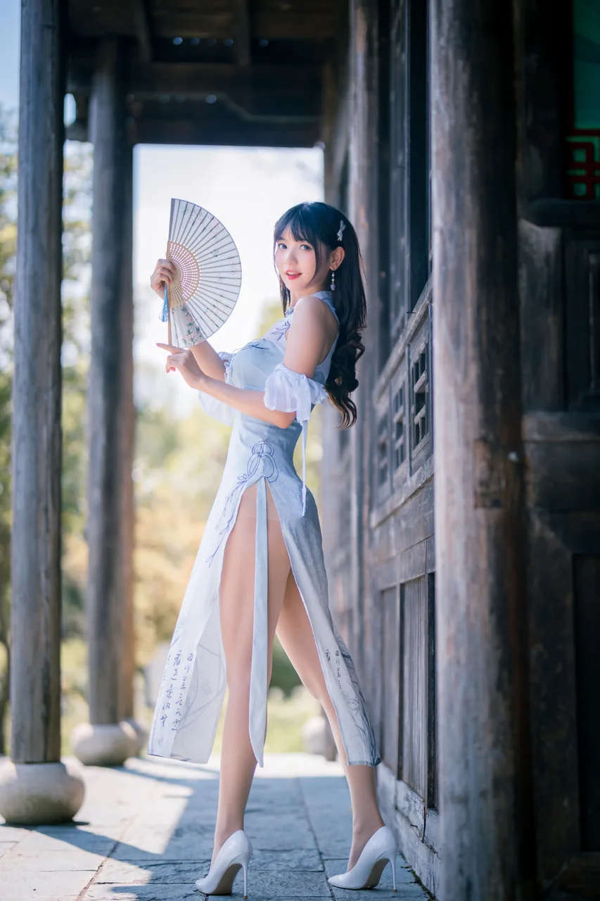 Kyokyo沉迷汉堡王蓝色旗袍